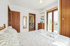 4 chambres, fer et planche à repasser, Wi-Fi gratuit, draps fournis