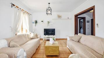 Télévision, table de tennis de table