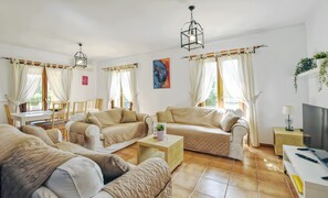 TV, table tennis - Holiday Home 'Ines' with Mountain View, Wi-Fi and Air Conditioning (Inca)