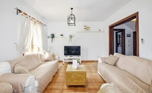 TV, table tennis - Holiday Home 'Ines' with Mountain View, Wi-Fi and Air Conditioning (Inca)