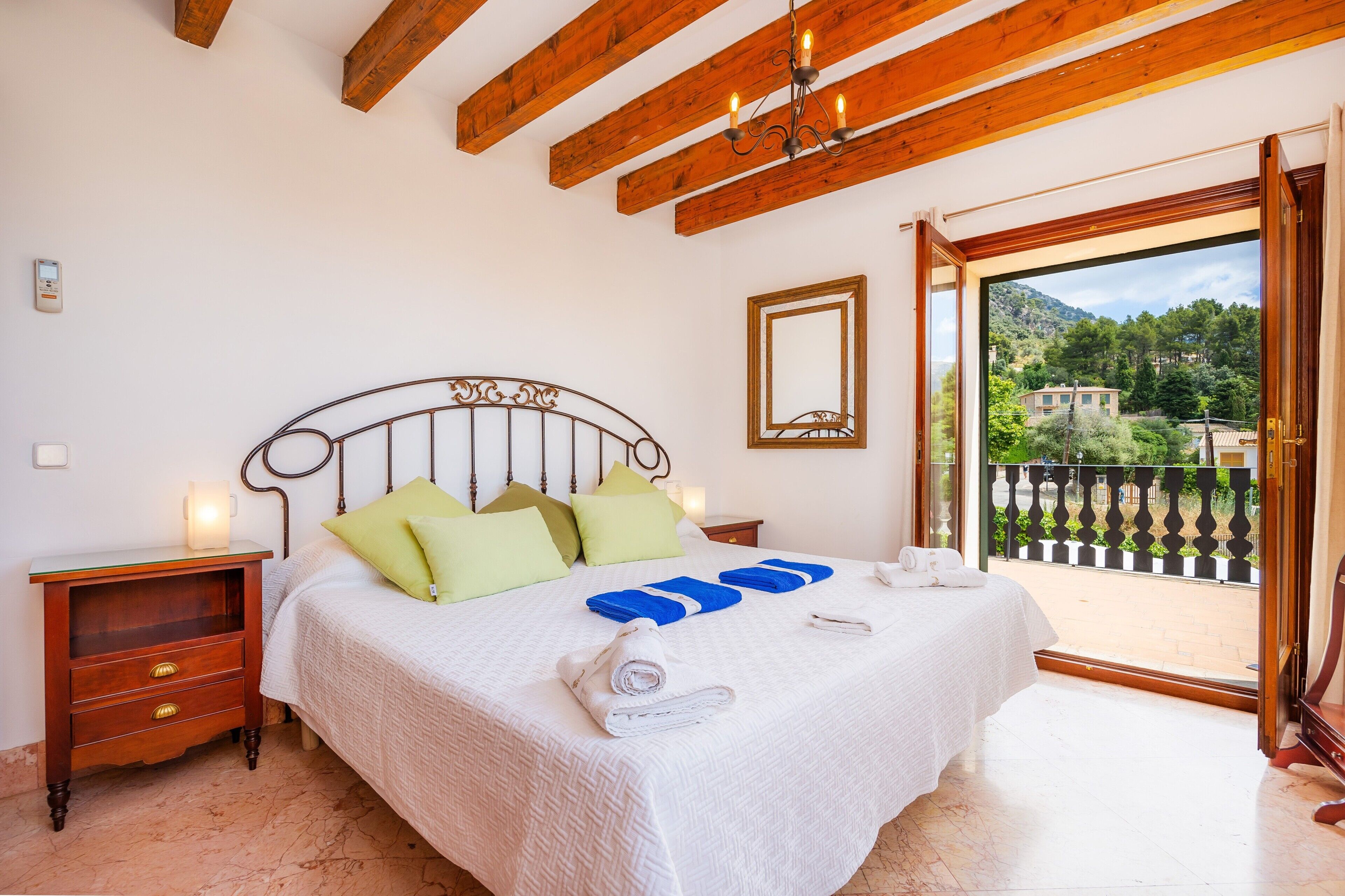 5 bedrooms, iron/ironing board, free WiFi, bed sheets