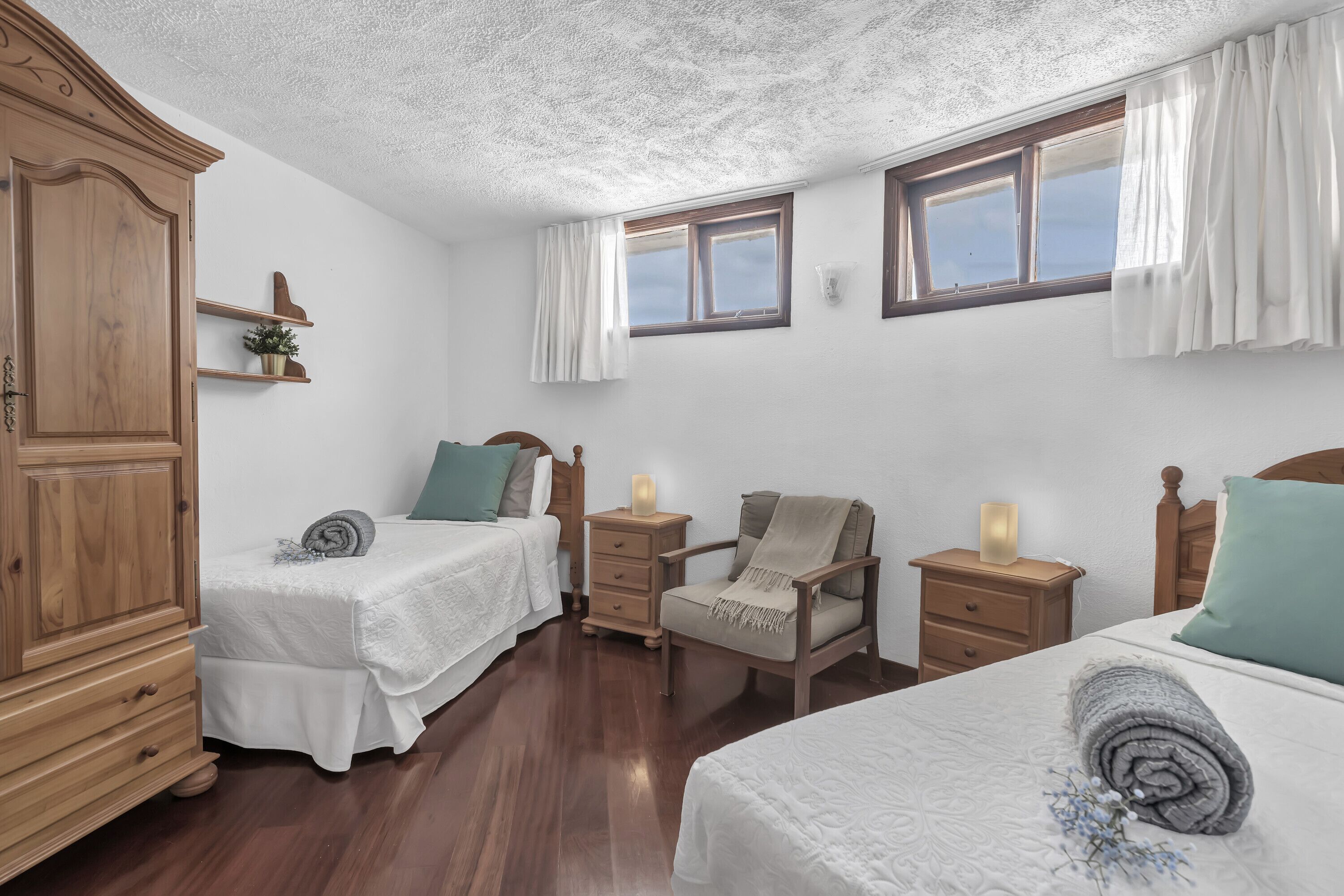 3 chambres, fer et planche à repasser, Wi-Fi gratuit, draps fournis