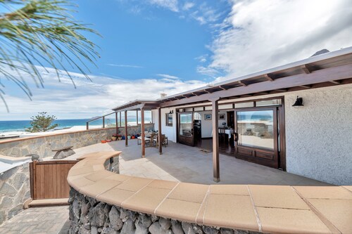 'Villalmar' with Sea View, Private Pool and Wi-Fi