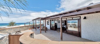 'Villalmar' with Sea View, Private Pool and Wi-Fi