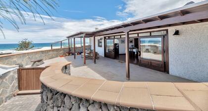 'Villalmar' with Sea View, Private Pool and Wi-Fi