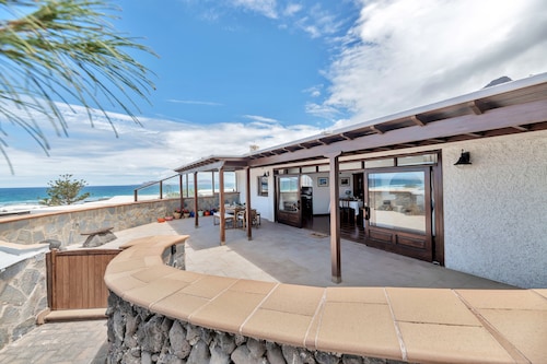 'Villalmar' with Sea View, Private Pool and Wi-Fi