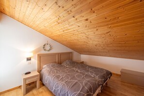 2 室のベッドルーム、アイロン / アイロン台、WiFi (無料)、ベッドシーツ