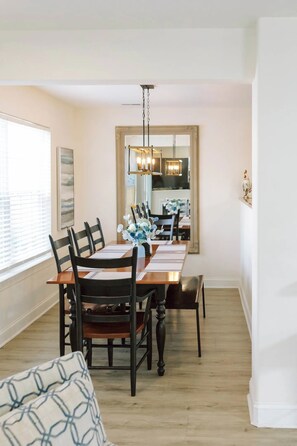 Dining - Bright and cozy retreat only a short ride from Downtown Rehoboth Beach (Rehoboth Beach)