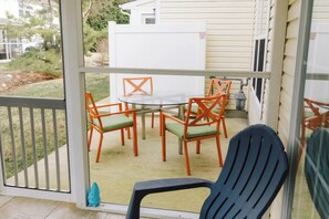 Outdoor dining - Bright and cozy retreat only a short ride from Downtown Rehoboth Beach (Rehoboth Beach)