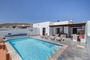 Pool - Vacation Home 'Bay View Villa' with Private Pool, Private Terrace and Wi-Fi (Playa Blanca)
