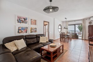 TV - Vacation Home 'Bay View Villa' with Private Pool, Private Terrace and Wi-Fi (Playa Blanca)