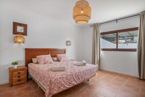 3 bedrooms, free WiFi, bed sheets - Vacation Home 'Bay View Villa' with Private Pool, Private Terrace and Wi-Fi (Playa Blanca)
