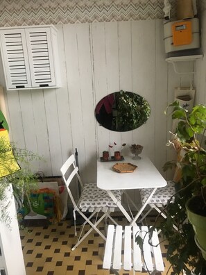 Dining - 1 Bedroom Apartment in Paris (Paris)