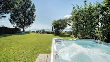 Idromassaggio all'aperto