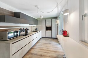 Fridge, microwave, oven, stovetop