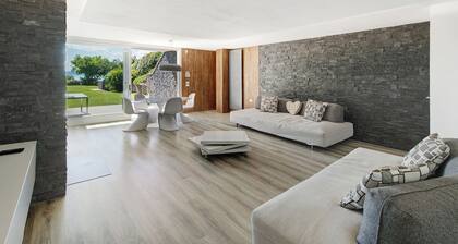 Villa 'Con Vista Mozzafiato Sul Lago' mit Blick auf den See, WLAN und Klimaanlage