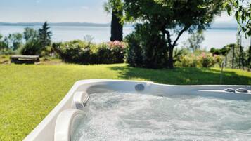 Idromassaggio all'aperto