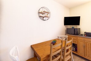 Dining - Le Septimontain – Balcony, Parking & Wi-Fi (Samoëns)