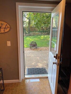 Interior - Studio, sleeps 4, patio, short drive to Ski Resort, Six Flags & concert venues (Ballwin)