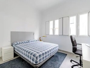 4 Schlafzimmer, Bügeleisen/Bügelbrett, kostenloses WLAN