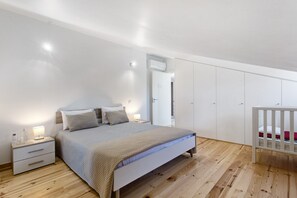 5 bedrooms, iron/ironing board, free WiFi, bed sheets - Holiday Home 'Casa Do Pião - Turismo Rural' with Mountain View, Wi-Fi and Air Conditioning (Ansião)