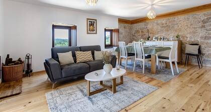 Holiday Home 'Casa Do Pião - Turismo Rural' with Mountain View, Wi-Fi and Air Conditioning