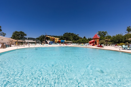 Indoor pool, a heated pool. Chalet Yoya in Lanton – Comfort, Tranquility and Nature on the Bay