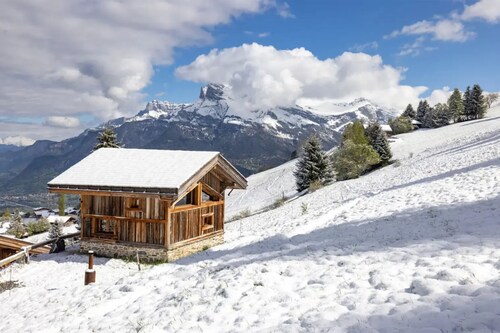 Chalet 'Mazot De Warens' mit Bergblick, privater Terrasse und privatem Garten