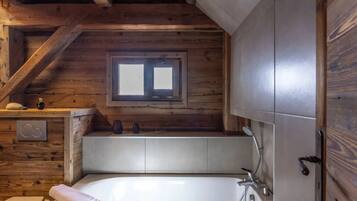 Shower, free toiletries, towels