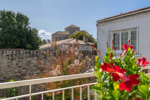 Apartment 'La Presqu'ile' with Sea View, Balcony and Wi-Fi