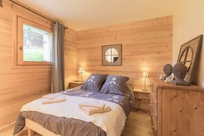 3 slaapkamers, een strijkplank/strijkijzer, gratis wifi, beddengoed