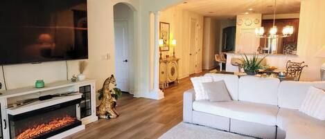 TV connectée, cheminée, table de tennis de table