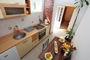 Microonde, forno, piano cottura, lavastoviglie