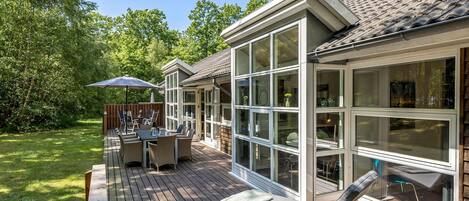 تناول الطعام بالخارج