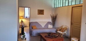 Iron/ironing board, WiFi, bed sheets - Pied à terre in the heart of vineyards and natural areas between the Loire and Layon rivers.  (Chalonnes-sur-Loire)