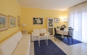 Living area - Amazing apartment in Moneglia with WiFi (Moneglia)