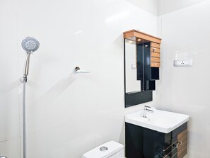 Dusche, Handtücher, Seife, Toilettenpapier