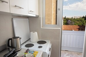 Kylskåp, mikrovågsugn, ugn och spishäll