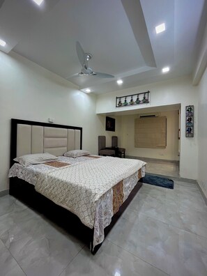 3 bedrooms, WiFi, bed sheets