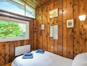 3 bedrooms, free WiFi, bed sheets