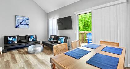 Stunning Condo Near Lake 2BR 2BA right in Branson! Sleeps 6 .