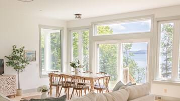 Smart-TV, bordtennis og bøker