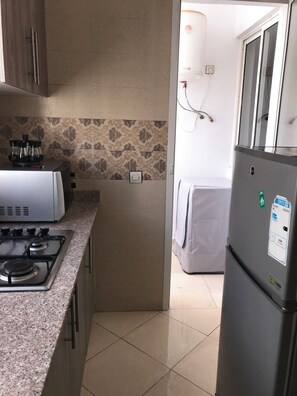 Fridge, microwave, stovetop, coffee/tea maker