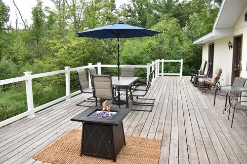 River House Close to Downtown Baldwin with Large Back Deck