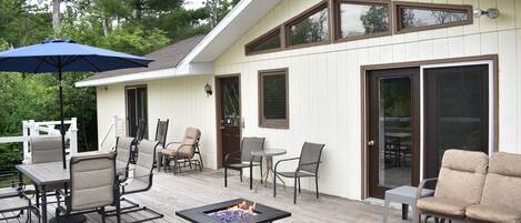 屋外ダイニングエリア