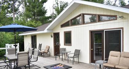 River House Close to Downtown Baldwin with Large Back Deck