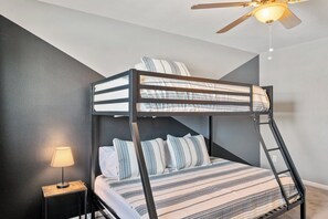 3 bedrooms, in-room safe, iron/ironing board, travel cot