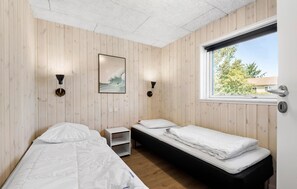 8 bedrooms, travel cot, free WiFi