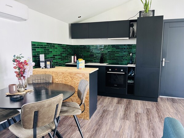 Fridge, oven, dishwasher