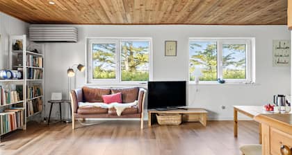 Nice home in Harboøre with WiFi